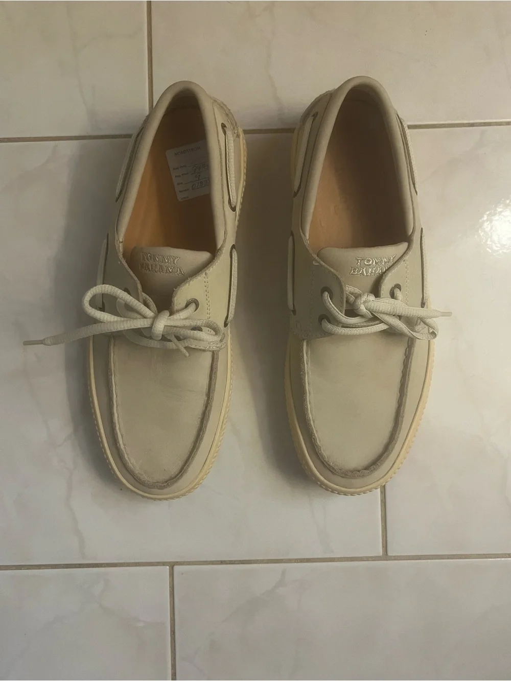 Tommy Bahama Men’s Captaino Morgen Chalk Leather Boat Shoes
